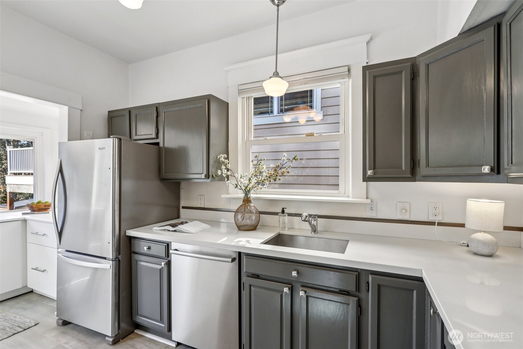 2419 2nd Avenue West Seattle, WA 98119 - Photo 8 of 31