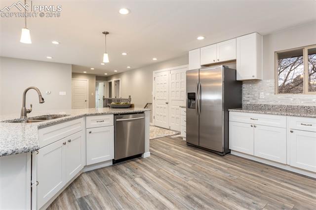 4349 Ridgeglen Road Colorado Springs, CO 80918 - Photo 9 of 36