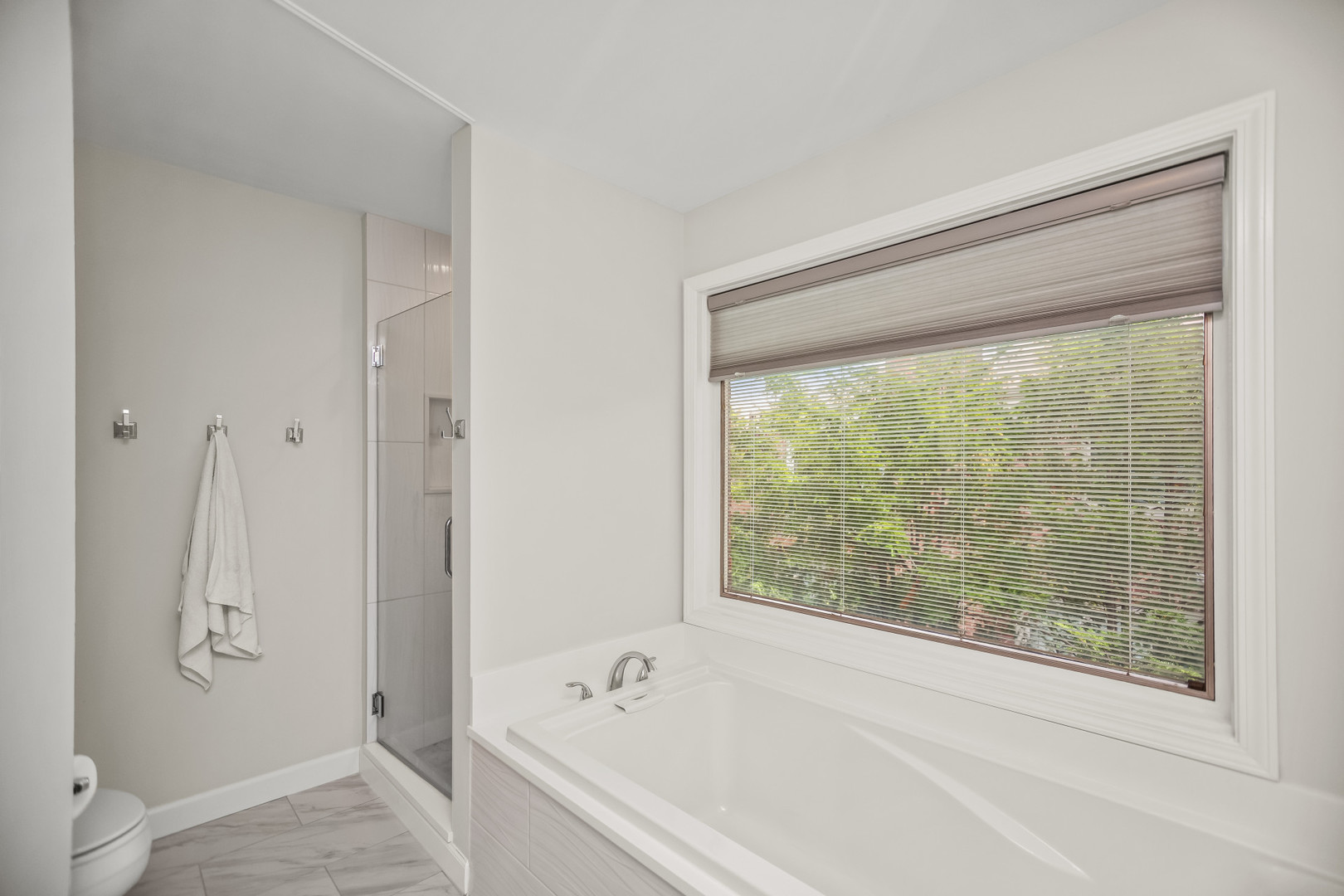 15 Landmark Street Northfield, IL 60093 - Photo 19 of 24 a bathroom with a bathtub and shower