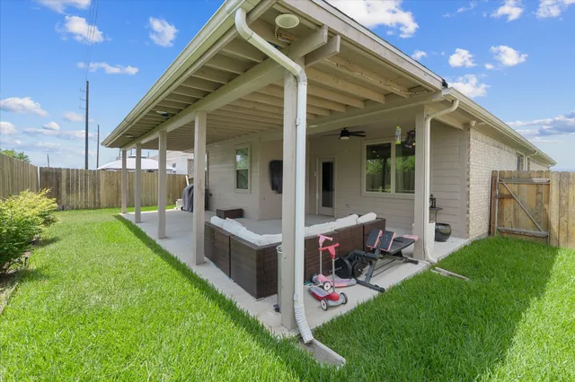 a view of a house with backyard and porch