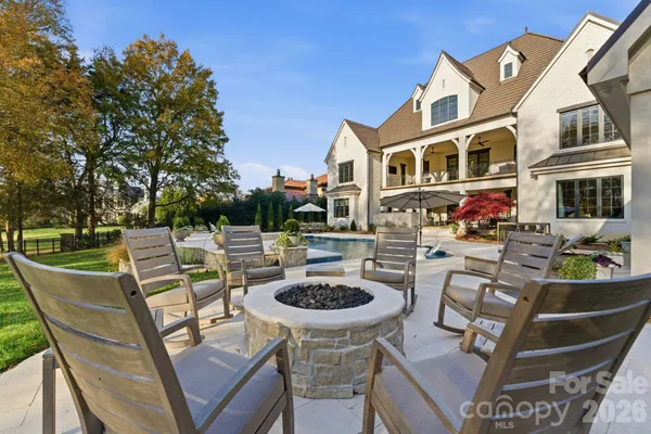 a view of house with a outdoor seating