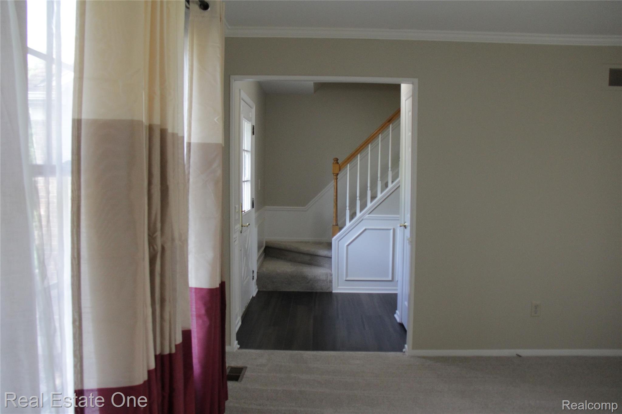 44777 Saltz Road Canton, MI 48187 - Photo 12 of 65 Foyer