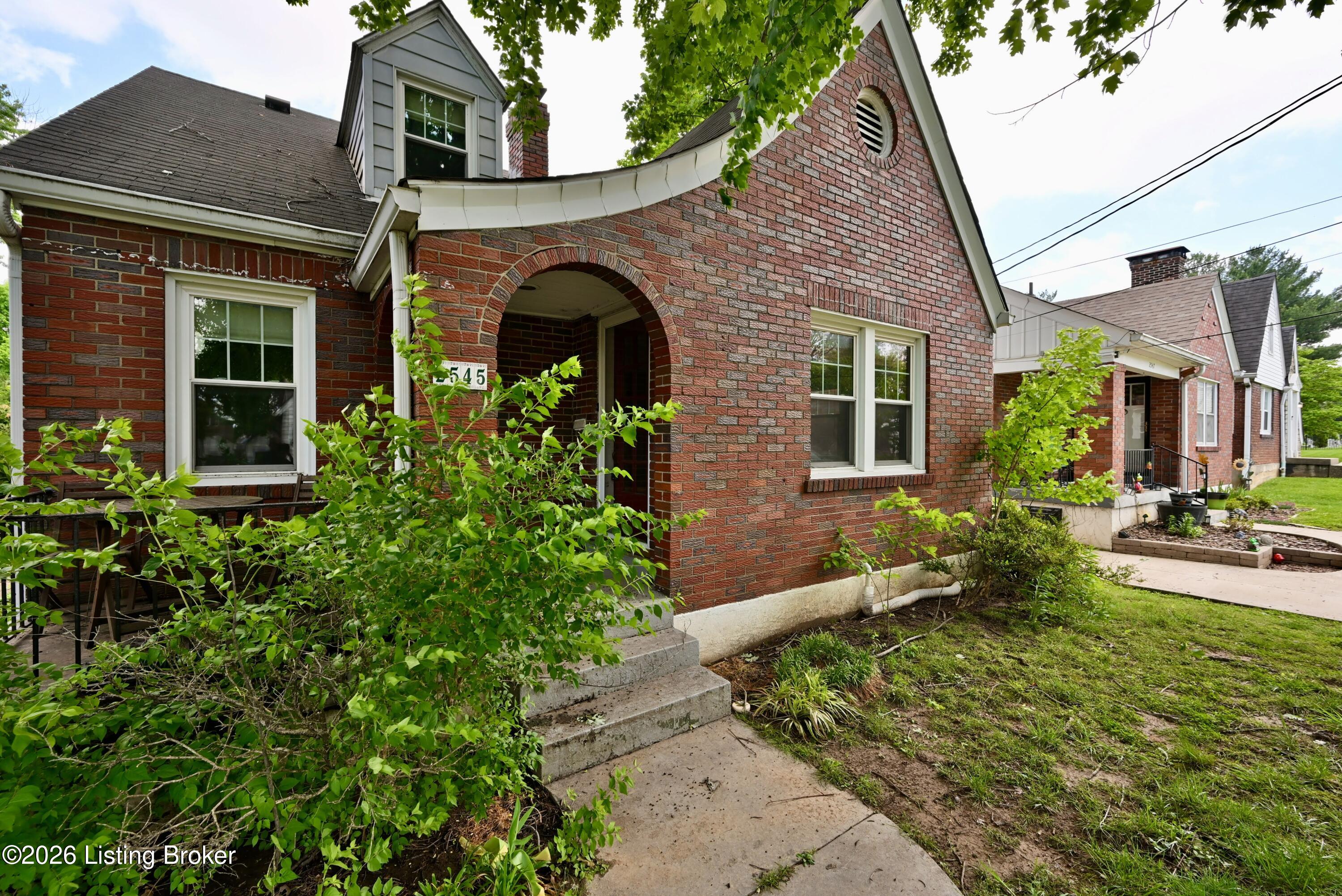 2545 Ridgewood Avenue Louisville, KY 40217 - Photo 3 of 31 DSC_4661