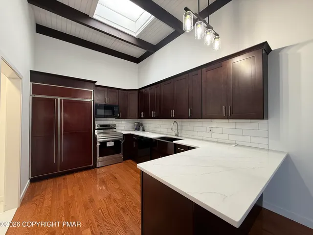 $2,000 | 104 Condor Drive, Unit 1, Tamiment, PA 18371