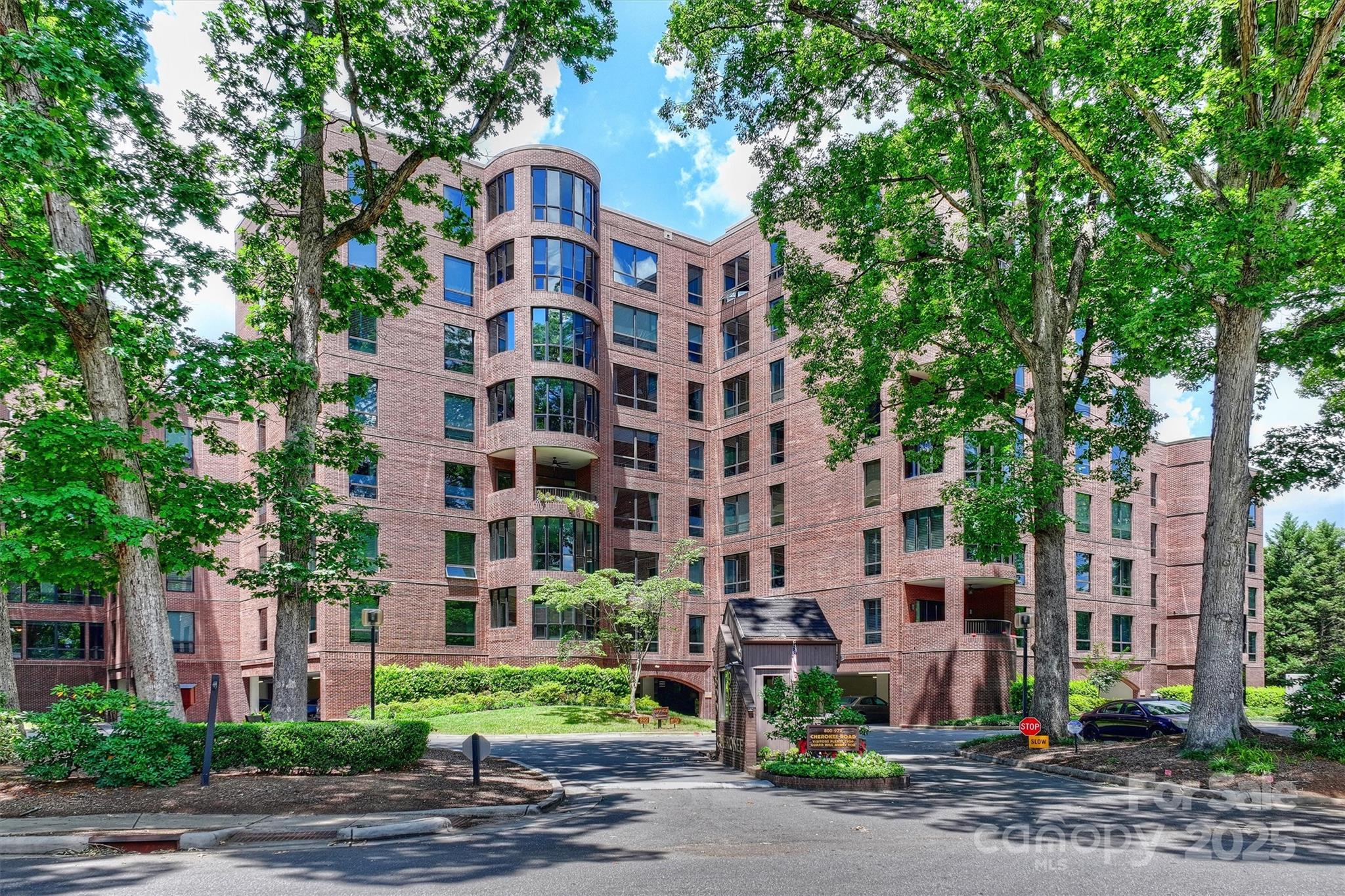 904 Cherokee Road Charlotte, NC 28207 - Photo 2 of 36 a front view of a building