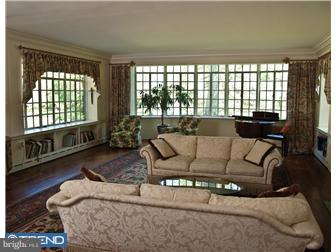 320 Wawa Road Media, PA 19063 - Photo 5 of 12 Living Room