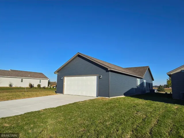$299,900 | 2024 Essler Drive, St. Peter, MN 56082