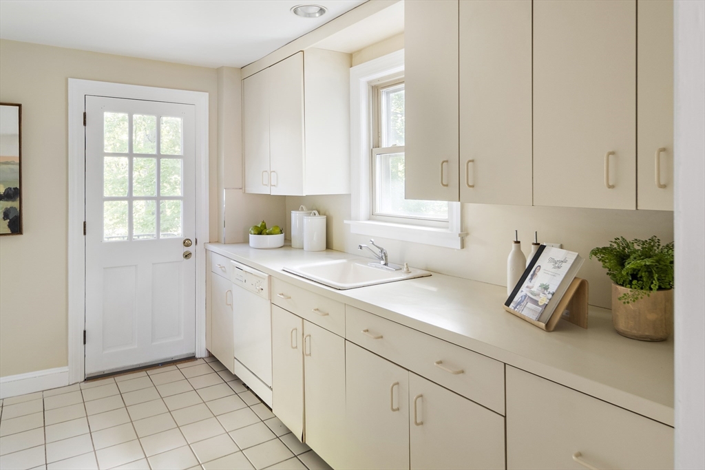 159 Payson Road Brookline, MA 02467 - Photo 15 of 30