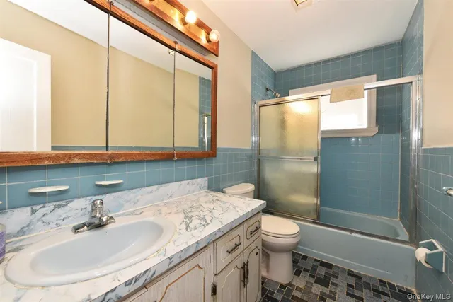 $880,000 | 39 Greentree Road, Mineola, NY 11501