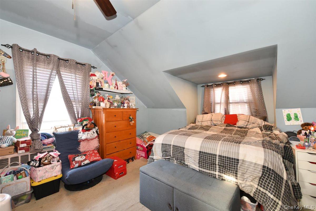 39 Greentree Road Mineola, NY 11501 - Photo 13 of 27