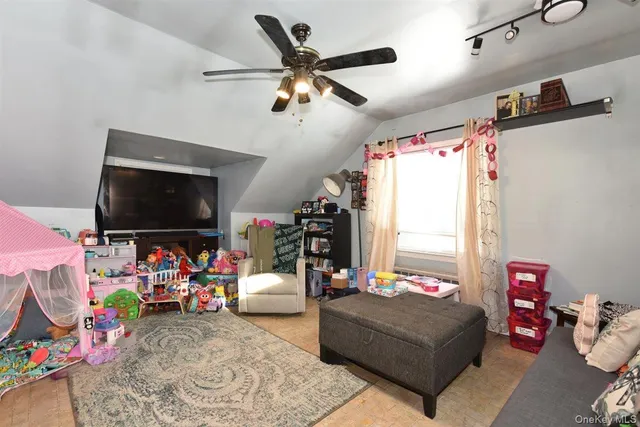 $880,000 | 39 Greentree Road, Mineola, NY 11501