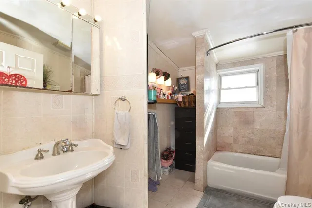 $880,000 | 39 Greentree Road, Mineola, NY 11501