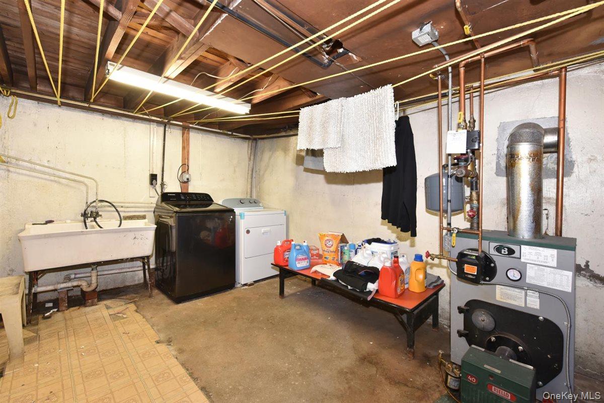 39 Greentree Road Mineola, NY 11501 - Photo 20 of 27