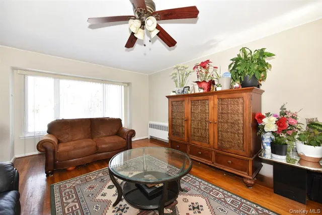 $880,000 | 39 Greentree Road, Mineola, NY 11501