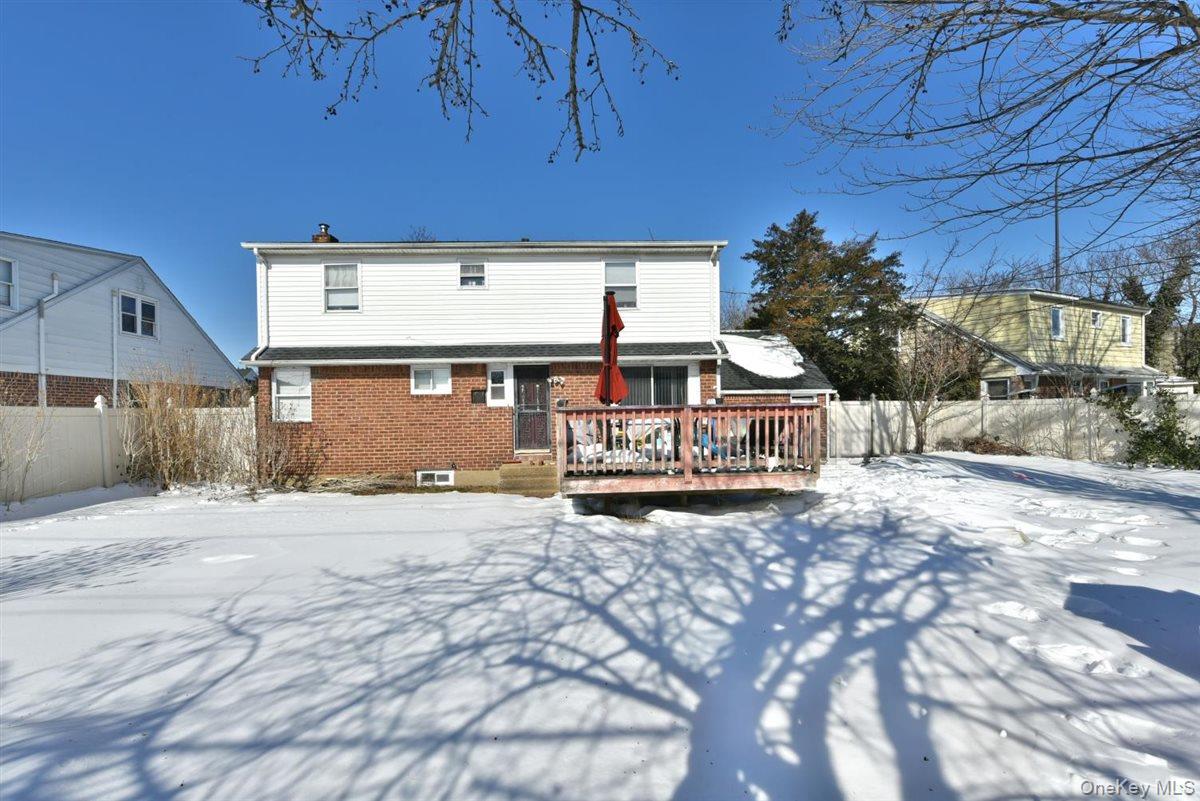 39 Greentree Road Mineola, NY 11501 - Photo 21 of 27