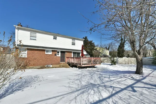 $880,000 | 39 Greentree Road, Mineola, NY 11501