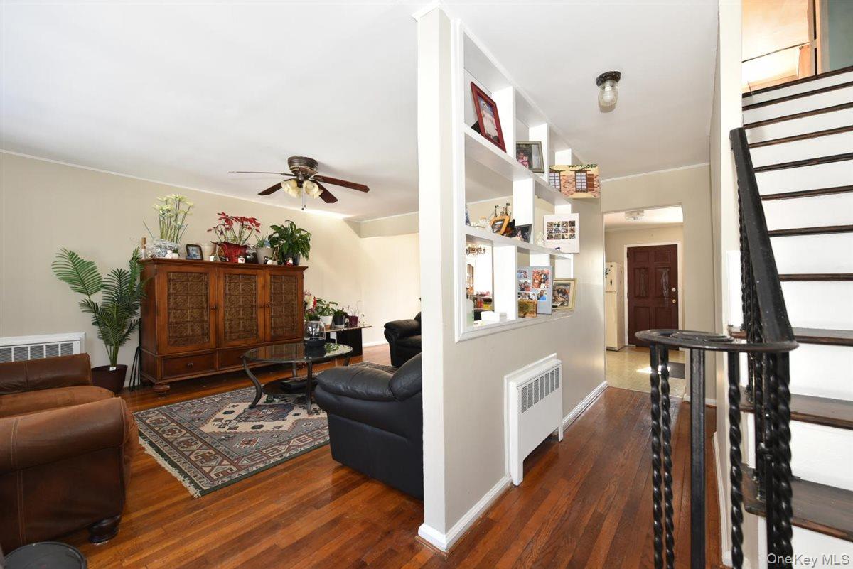 39 Greentree Road Mineola, NY 11501 - Photo 5 of 27