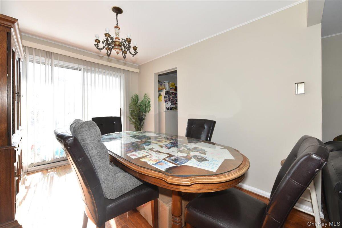 39 Greentree Road Mineola, NY 11501 - Photo 7 of 27