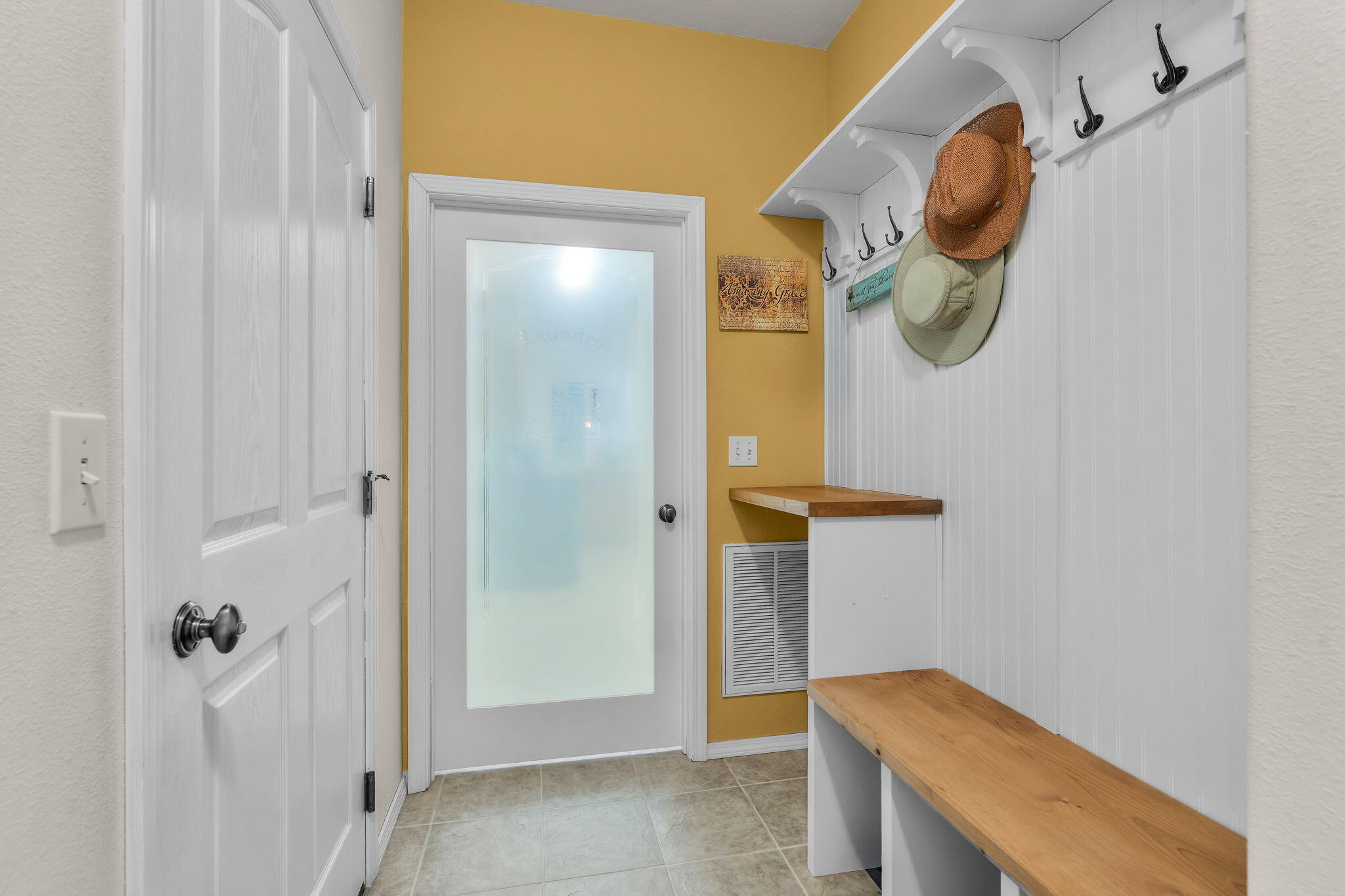 505 Southeast Rancho Lane Madras, OR 97741 - Photo 23 of 72 Mudroom space off garage