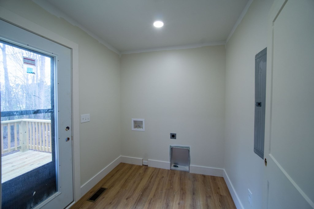 478 Hickory Lane Sparta, TN 38583 - Photo 34 of 43 a view of room with window and hardwood floor