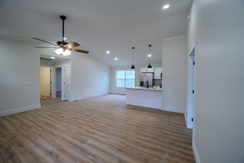 478 Hickory Lane Sparta, TN 38583 - Photo 4 of 43 a view of a livingroom with a kitchen