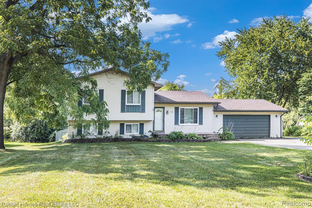 1815 Ruby Avenue Rochester Hills, MI 48309 - Photo 4 of 34