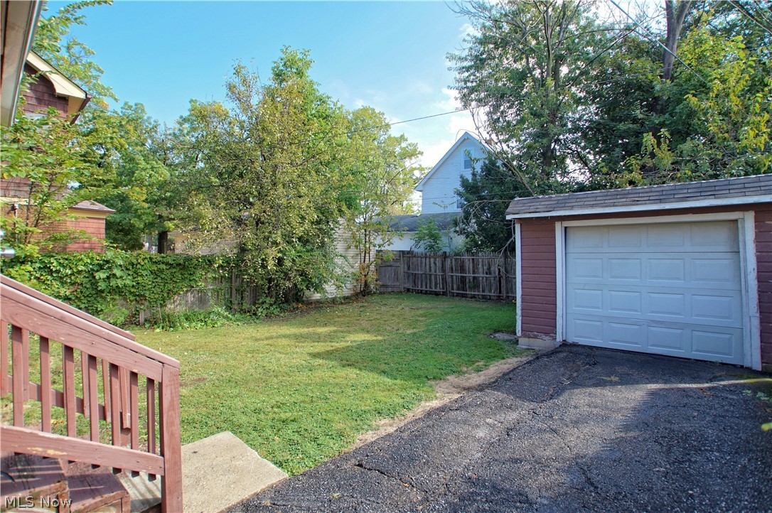 16312 Helmsdale Road Cleveland, OH 44112 - Photo 3 of 28