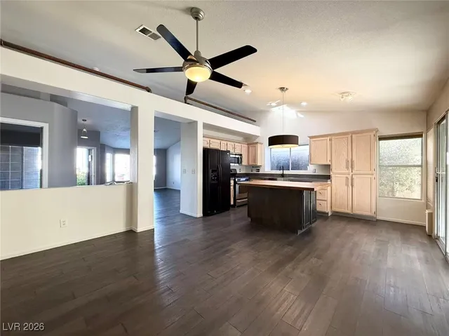 $2,200 | 3285 Cooper Creek Drive, Henderson, NV 89074