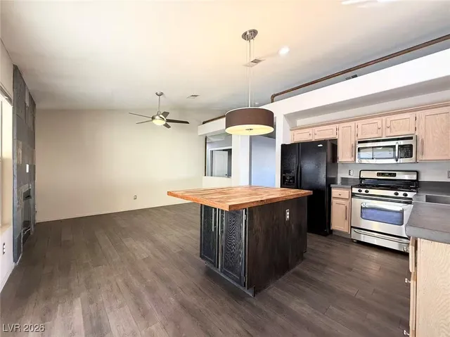 $2,200 | 3285 Cooper Creek Drive, Henderson, NV 89074