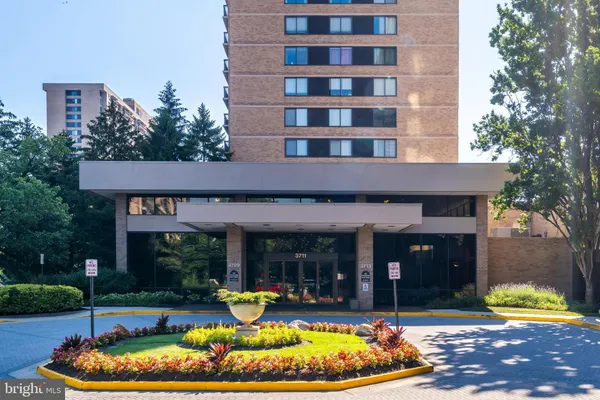 $2,650 | 3713 South George Mason Drive, Unit 1604, Falls Church, VA 22041