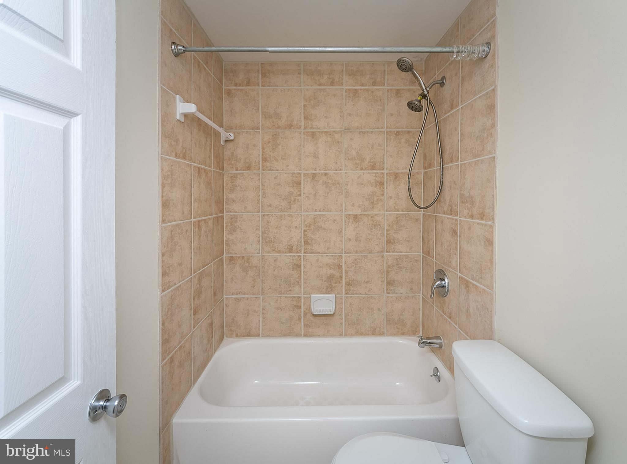 2865 Plainfield Road Baltimore, MD 21222 - Photo 22 of 31 a bathroom with a bathtub and shower