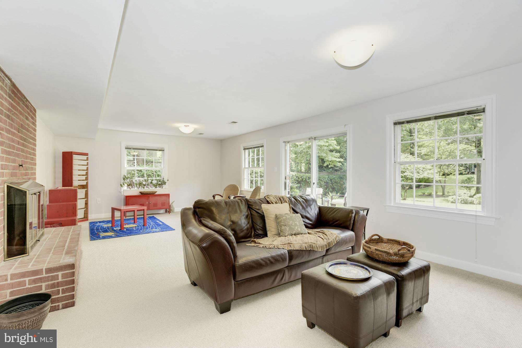 6000 Lenox Road Bethesda, MD 20817 - Photo 15 of 29 Family Room