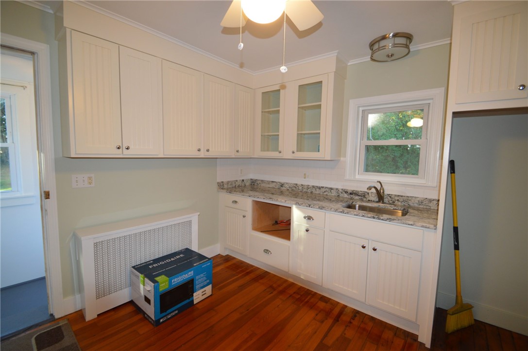 412 Mitchell's Lane Middletown, RI 02842 - Photo 11 of 21