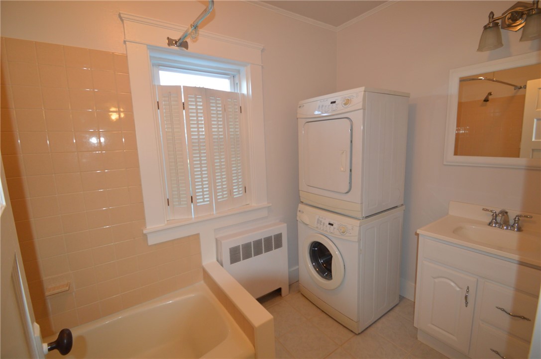 412 Mitchell's Lane Middletown, RI 02842 - Photo 15 of 21