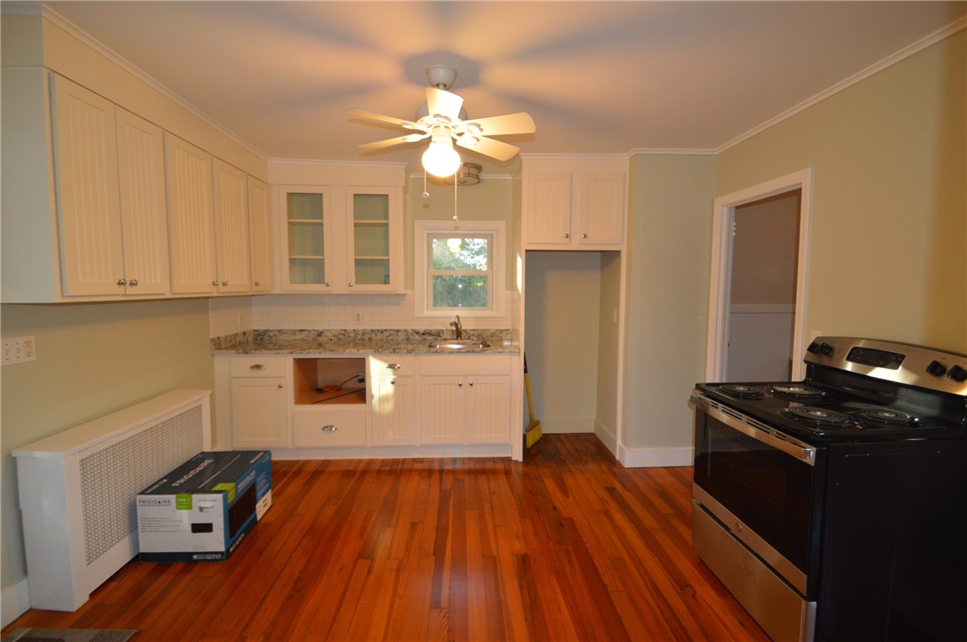 412 Mitchell's Lane Middletown, RI 02842 - Photo 7 of 21