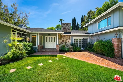 $1,860,000 | 4645 Petit Avenue, Encino, CA 91436