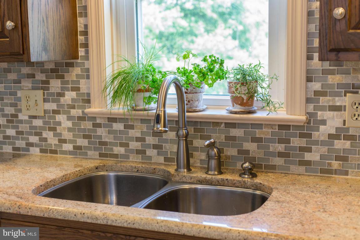 215 Farmstead Lane Lititz, PA 17543 - Photo 12 of 71