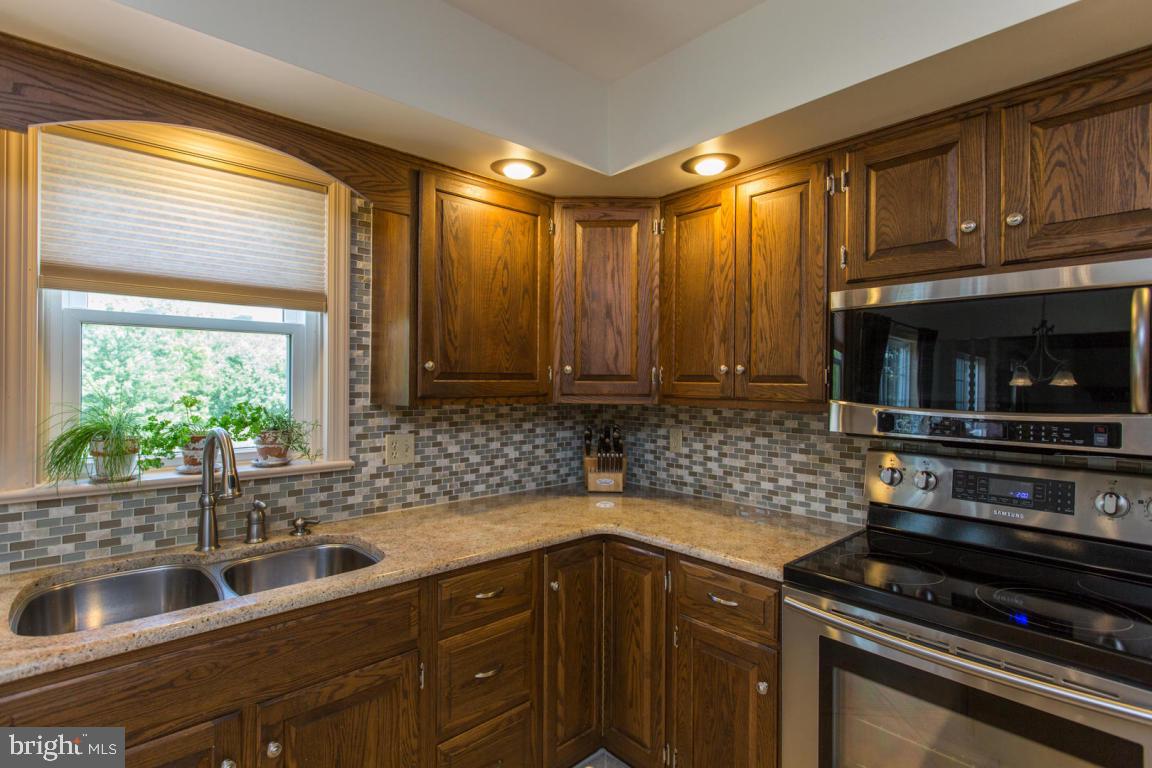 215 Farmstead Lane Lititz, PA 17543 - Photo 16 of 71
