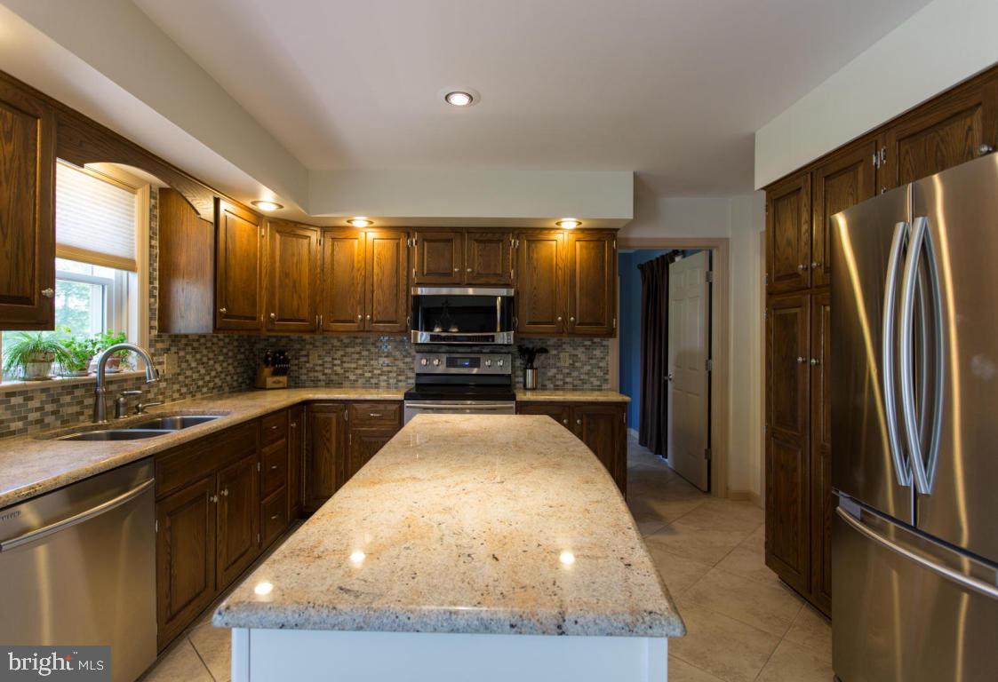 215 Farmstead Lane Lititz, PA 17543 - Photo 17 of 71
