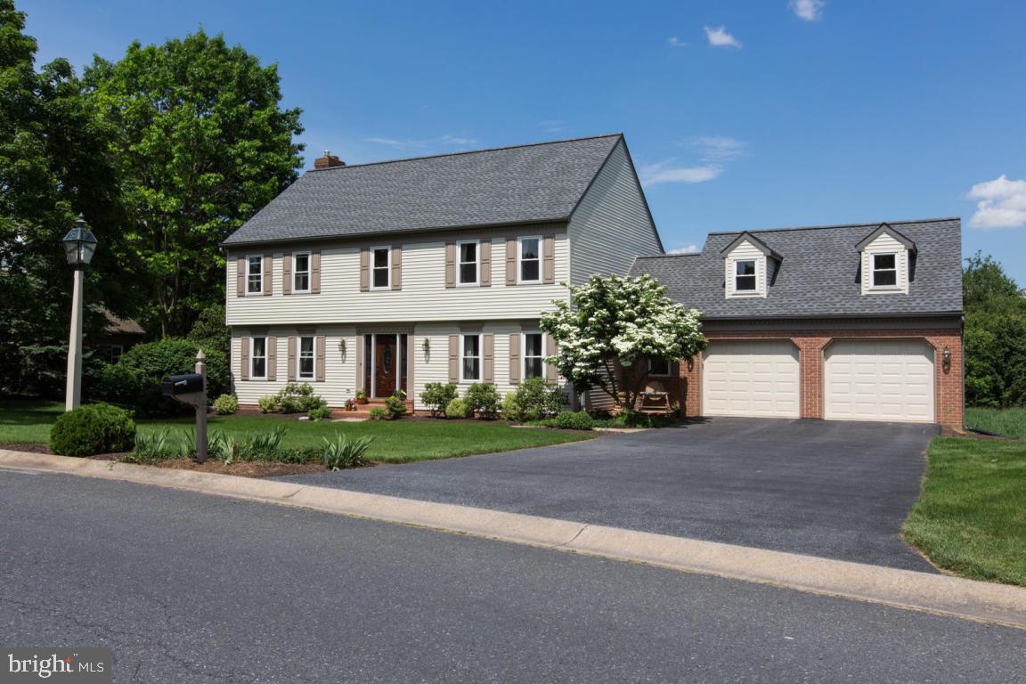 215 Farmstead Lane Lititz, PA 17543 - Photo 4 of 71