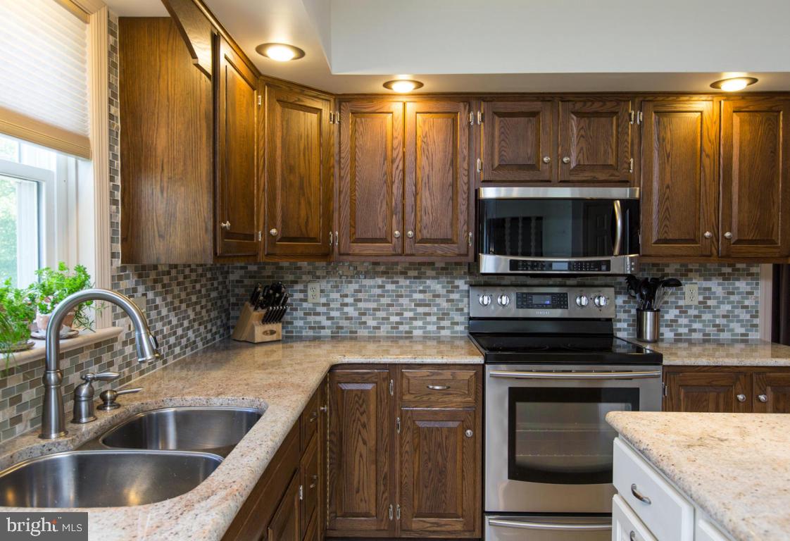215 Farmstead Lane Lititz, PA 17543 - Photo 9 of 71