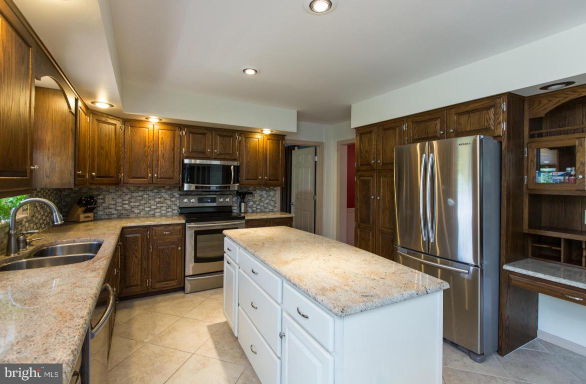 215 Farmstead Lane Lititz, PA 17543 - Photo 10 of 71