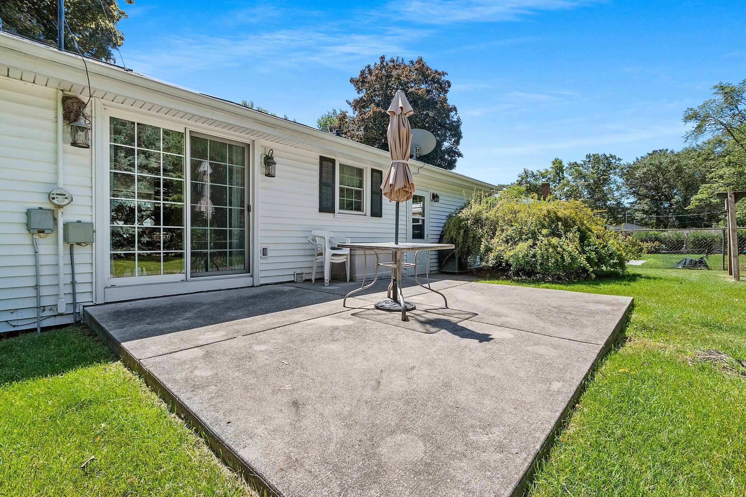 1430 Oak Ridge Drive Green Bay, WI 54304 - Photo 12 of 44