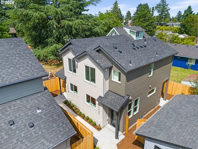 $294,900 | 6902 Southeast 77th Avenue, Unit B, Portland, OR 97206