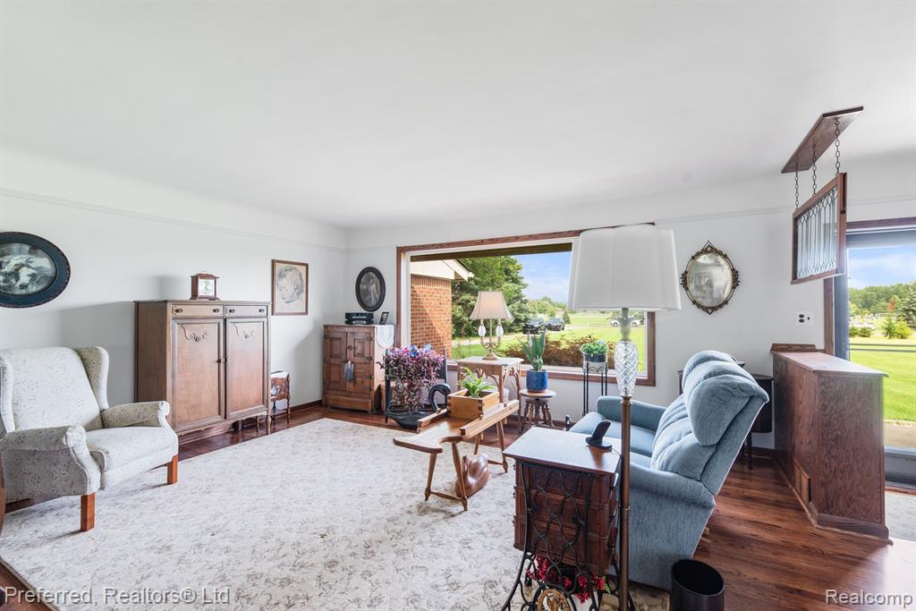 20931 Napier Road Northville, MI 48167 - Photo 10 of 32 Gallery Image 10