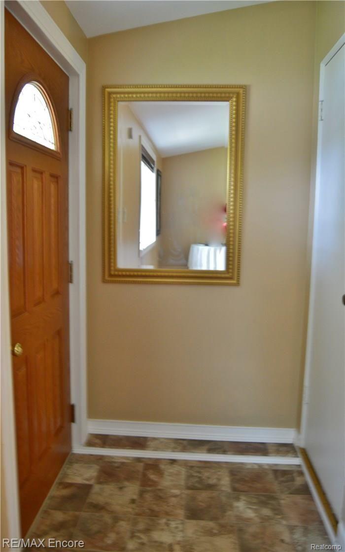 306 Fitzner Drive Davison, MI 48423 - Photo 4 of 32 Entry