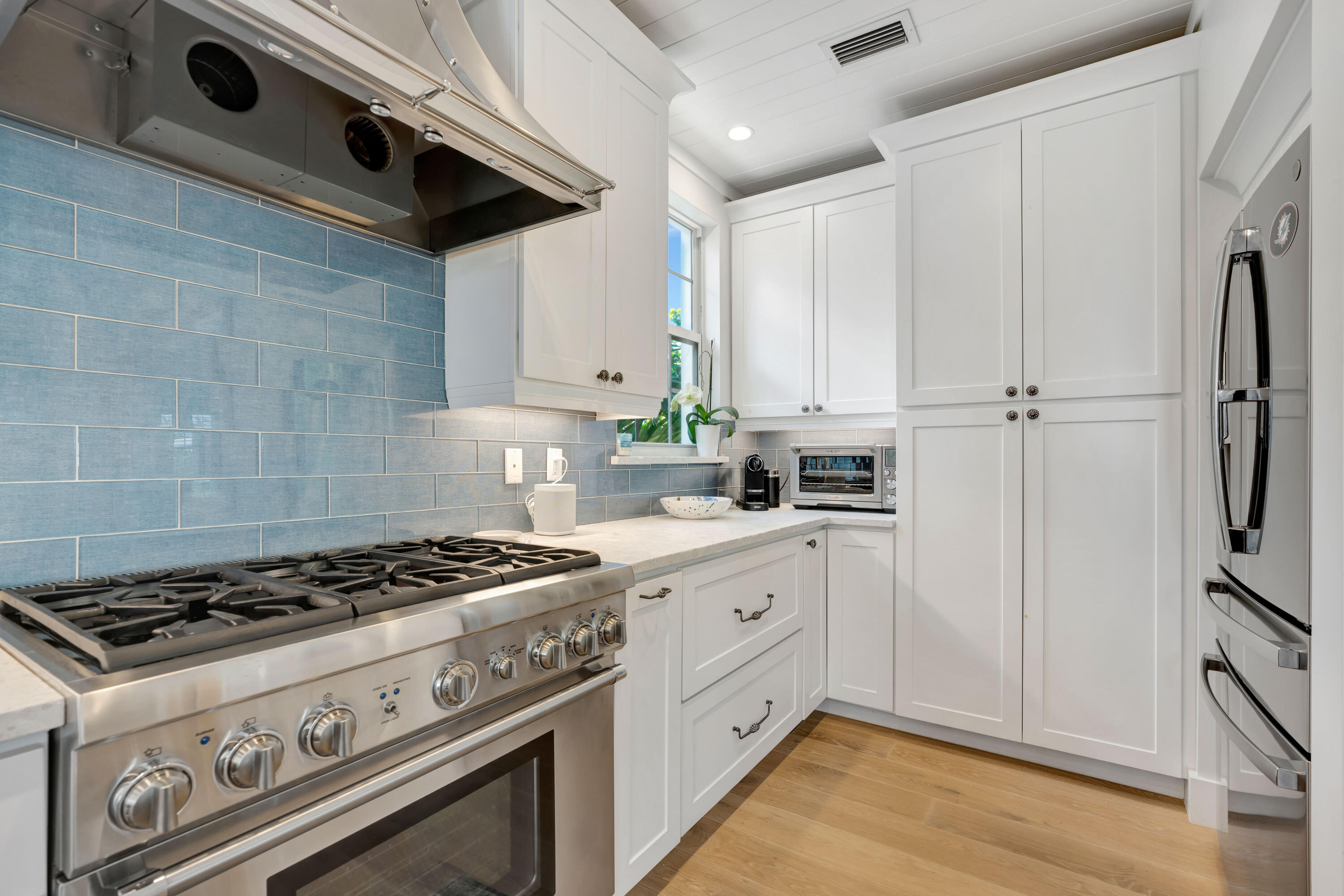 270 Mercury Road, Unit D Juno Beach, FL 33408 - Photo 17 of 107 a kitchen with a stove and white cabinets