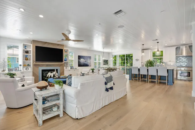 $3,100,000 | 270 Mercury Road, Unit D, Juno Beach, FL 33408