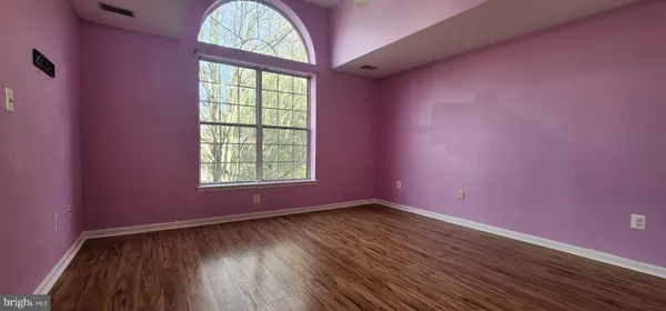 a view of empty room with window