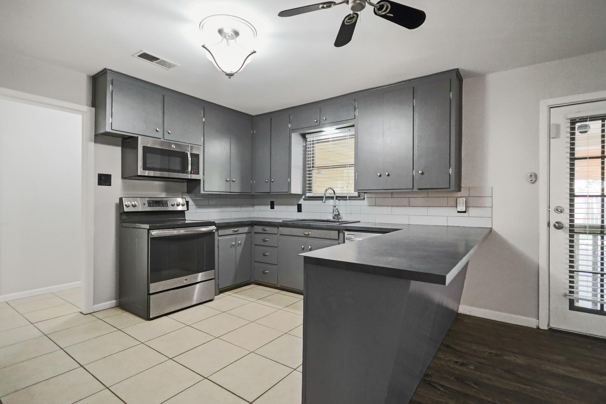 2826 58th Street Lubbock, TX 79413 - Photo 12 of 57 IMG_8987